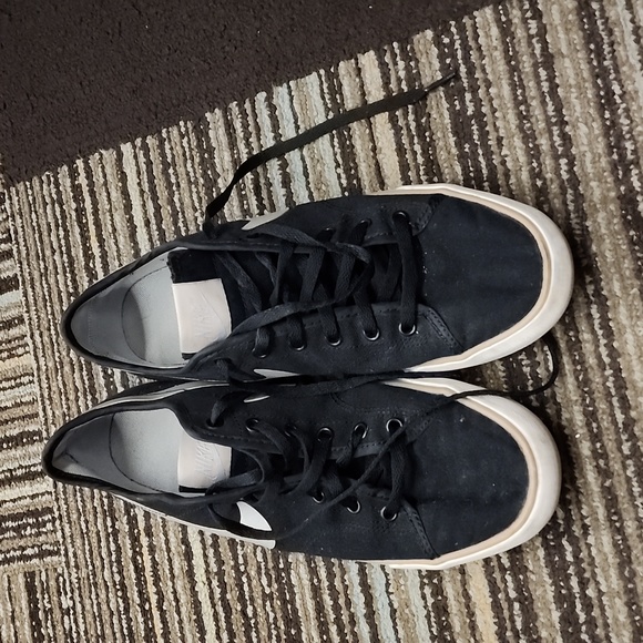 Nike Shoes - Nike canvas sneakers